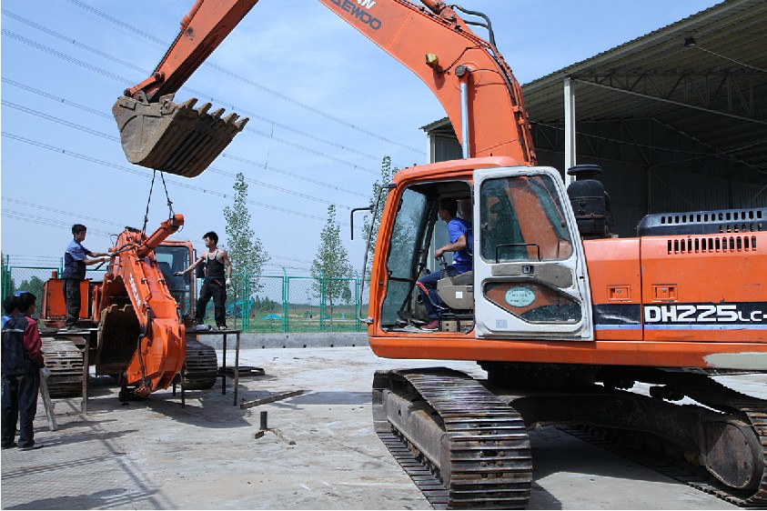郑州挖掘机培训现场教学